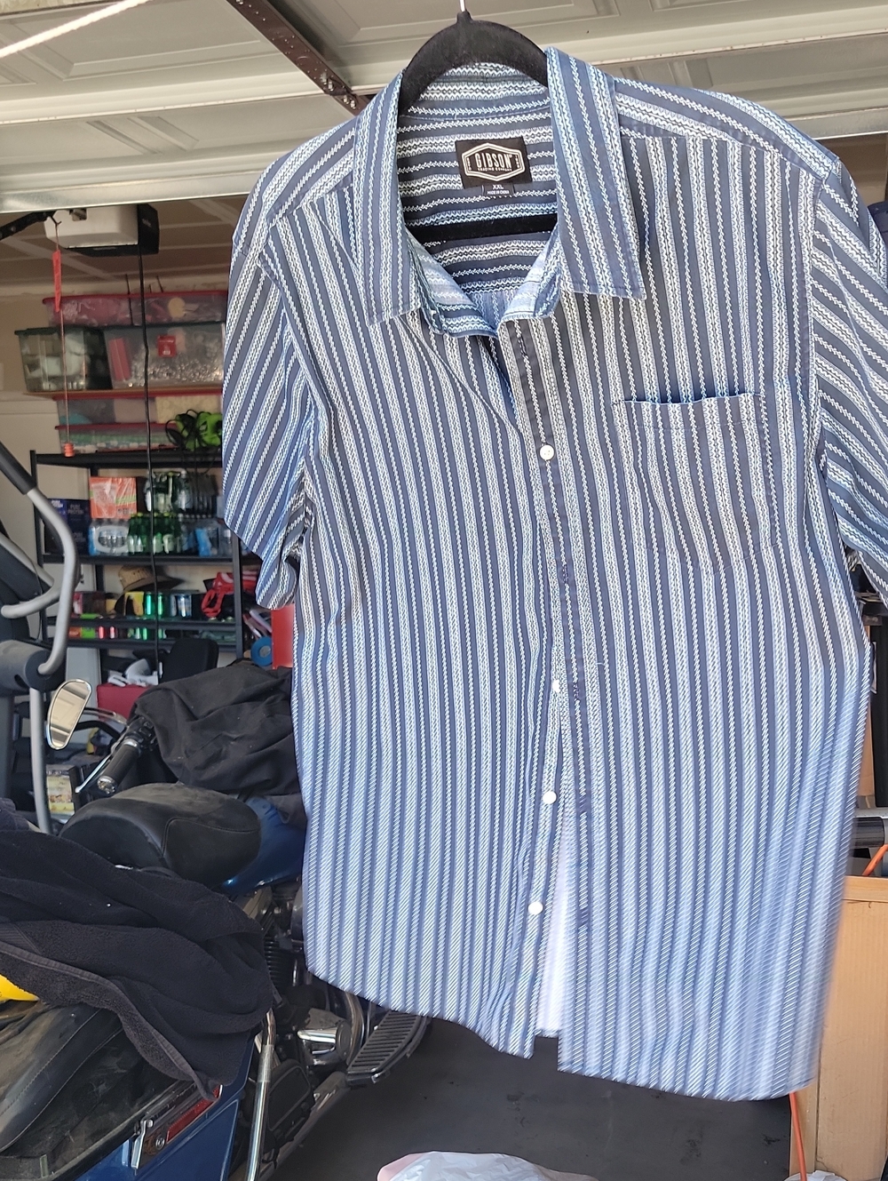 Gibson Men's Blue and White Striped Short Sleeve Button-Down Shirt